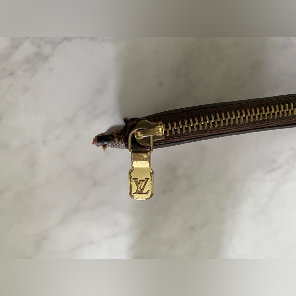 Louis Vuitton Neverfull GM Pouch - Picture 4 of 10